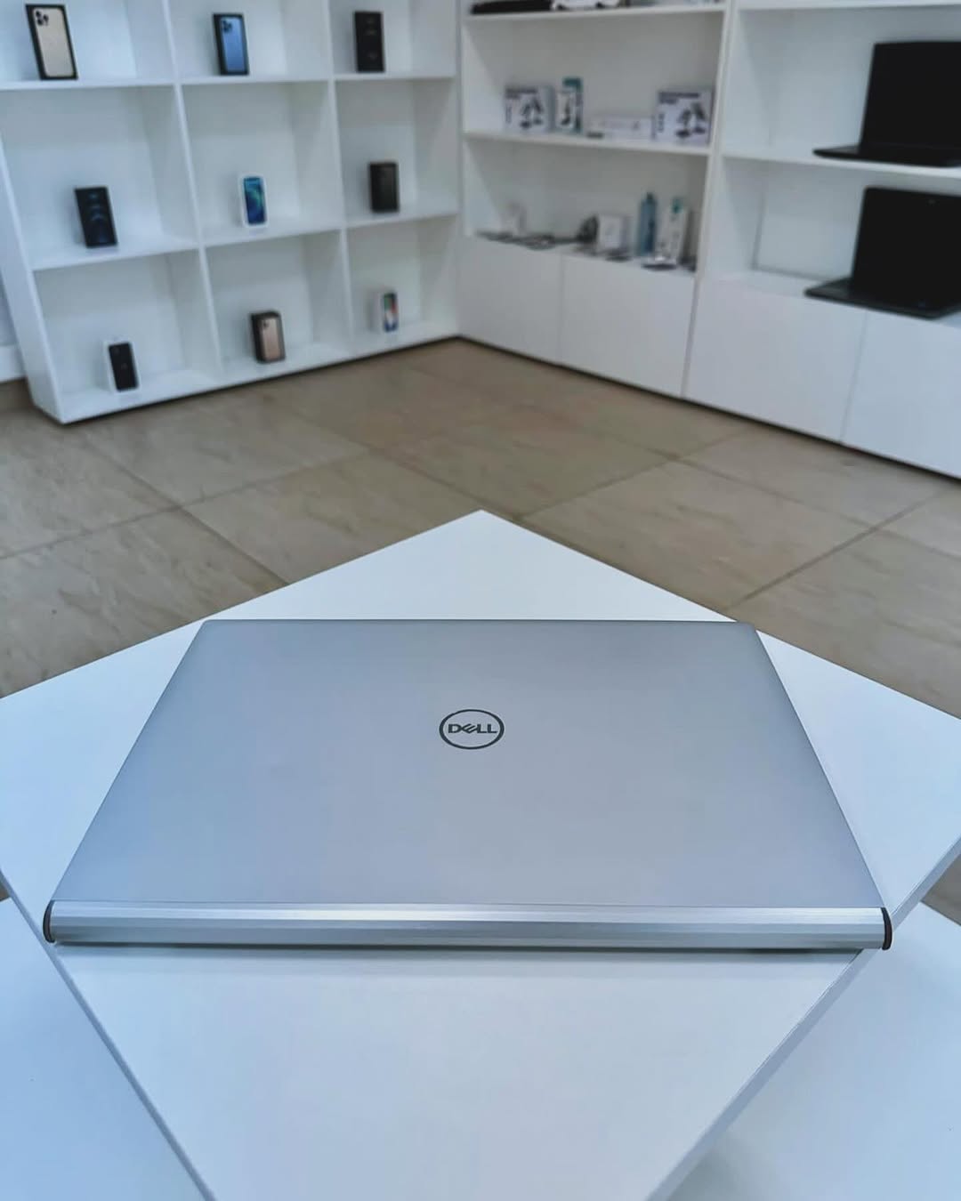 Image galerie pour Inspiron 7400 1