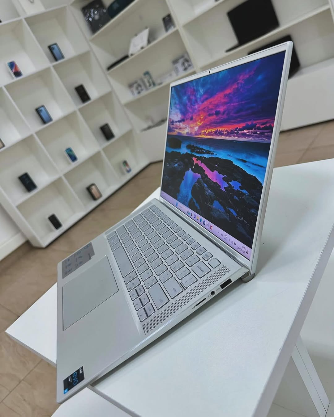Image galerie pour Inspiron 7400 2