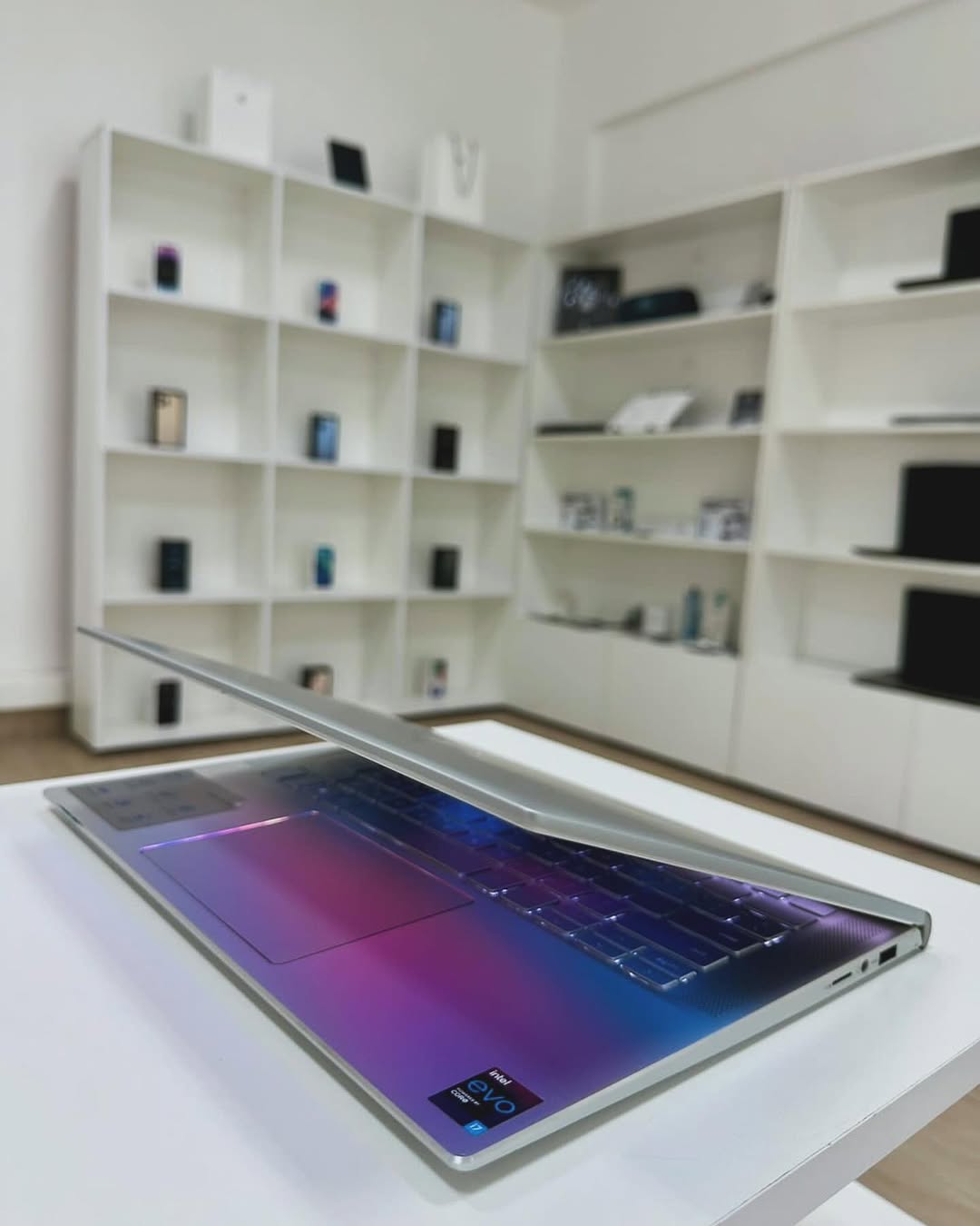 Image galerie pour Inspiron 7400 3