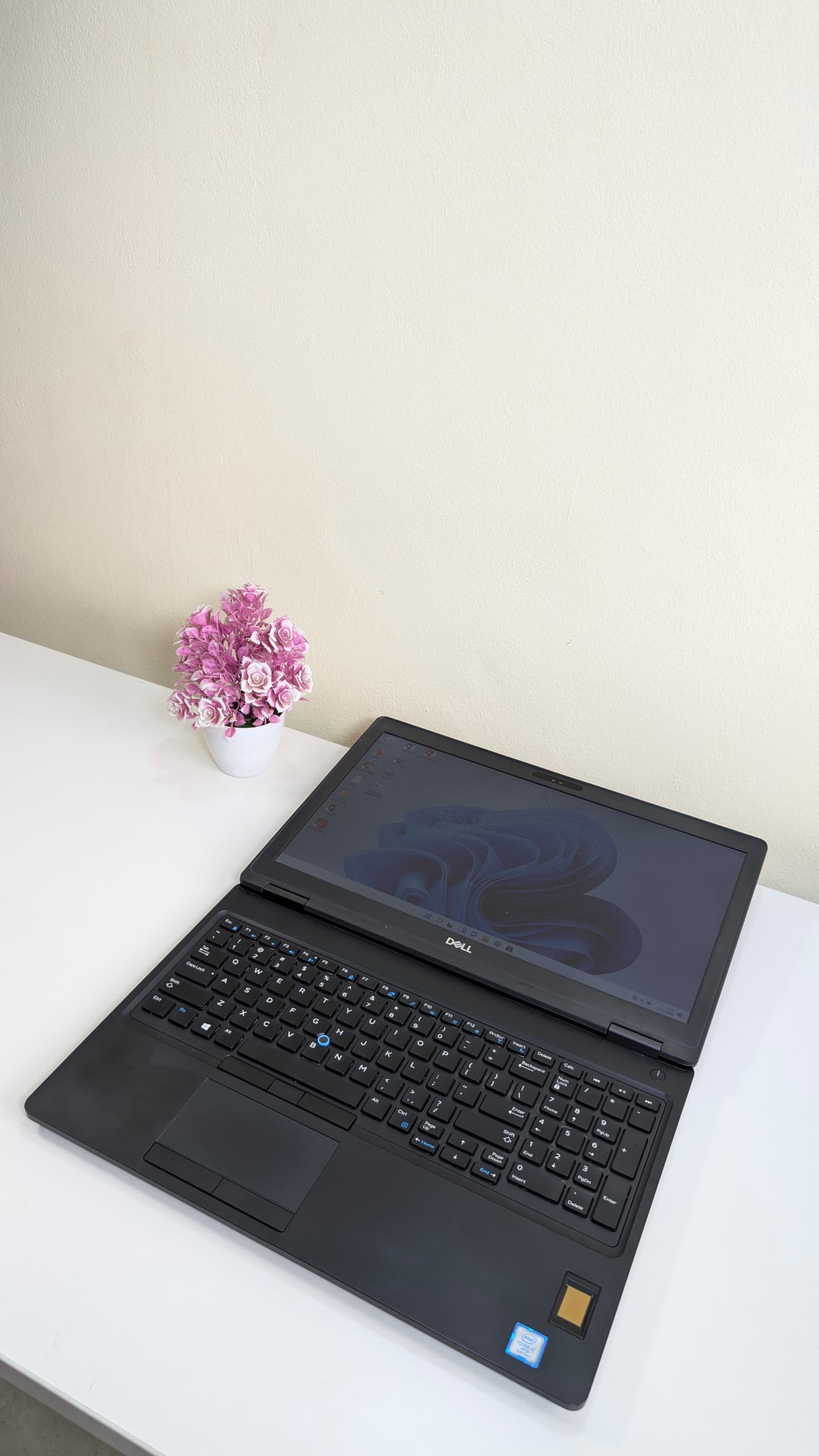 Image galerie pour Ultrabook Dell latitude 5591 intel core i7 de 8ème génération avec Fréquence de base 2.6Ghz~4.60Ghz turboboost 4